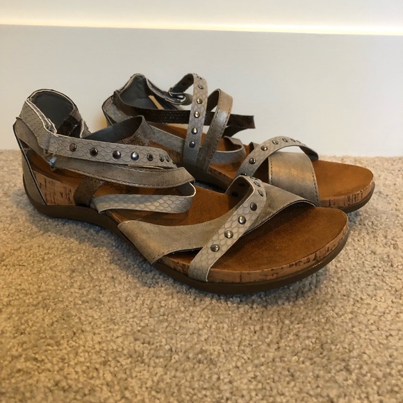 BearPaw Shoes - BearPaw Julianna Sandals Cross Straps Adjustable